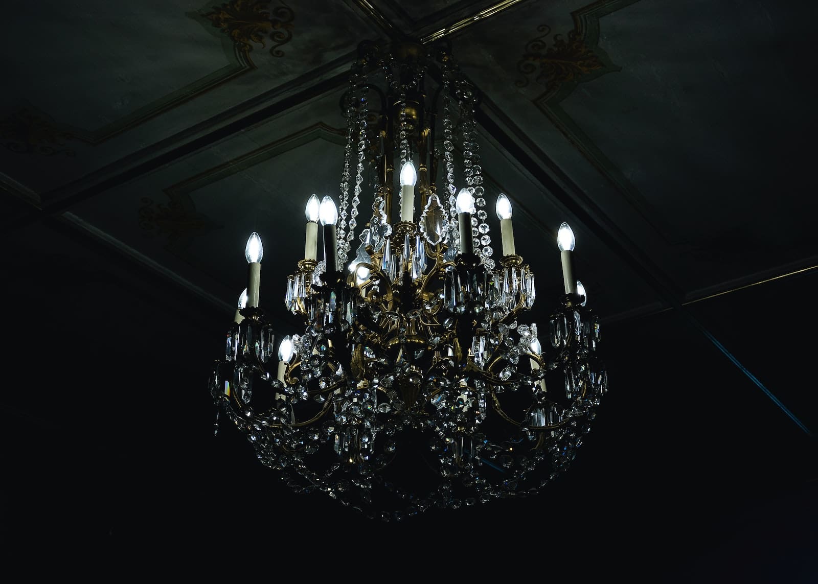 lustre verre plafond moulures